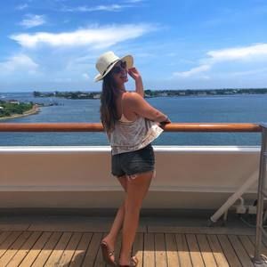 Meet your Posher, Jena